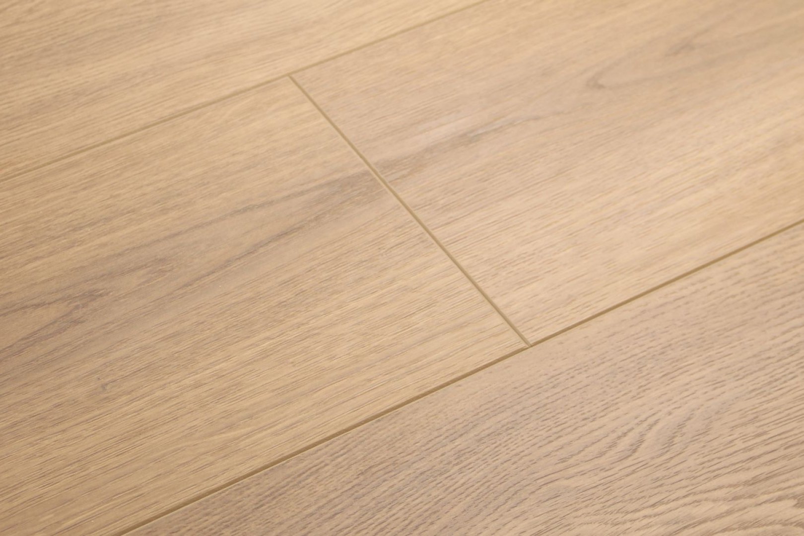 Ламинат Damy Floor Дуб Фонтенбло Tradition 1217х196х8 (3,339м2), замок (Uniclic), 4V фаска