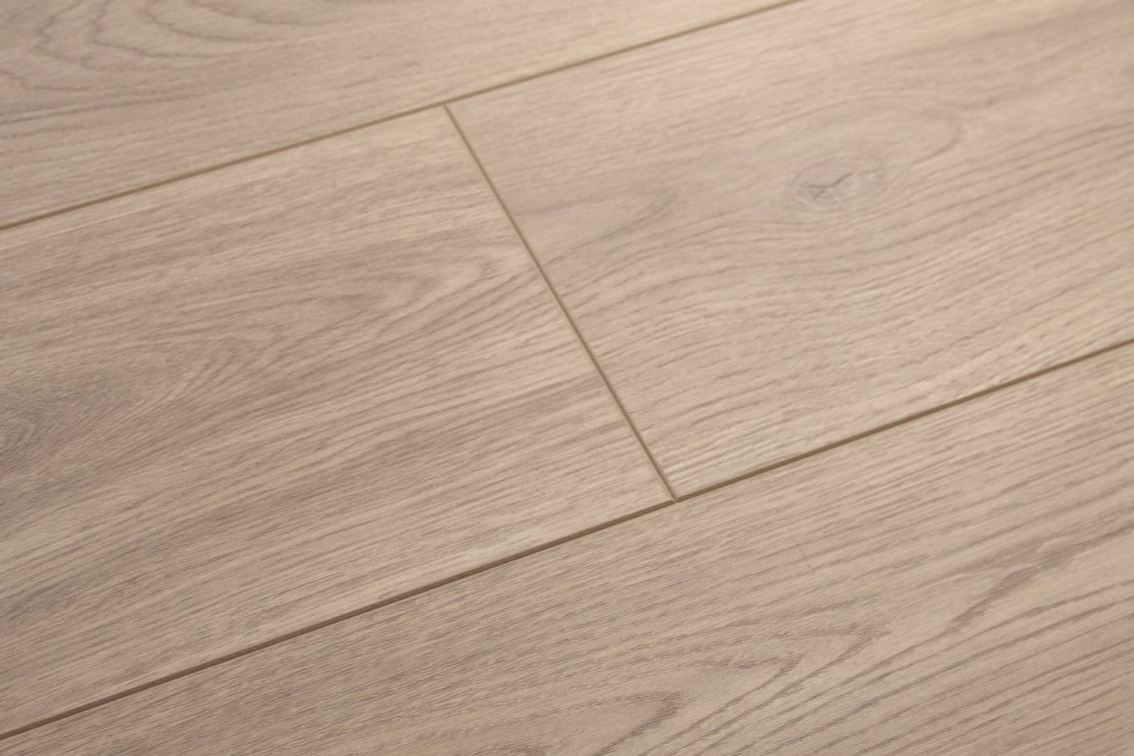 Ламинат Damy Floor Дуб Мерсийский Tradition 1217х196х8 (3,339м2), замок (Uniclic), 4V фаска