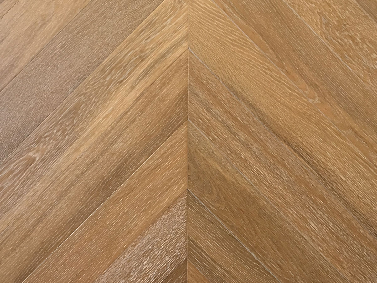 Инженерная доска клеевая Wood Bee ДУБ КАЛИФОРНИЯ Chevron (французская елка) 510х92х12 (2,06м2) лак
