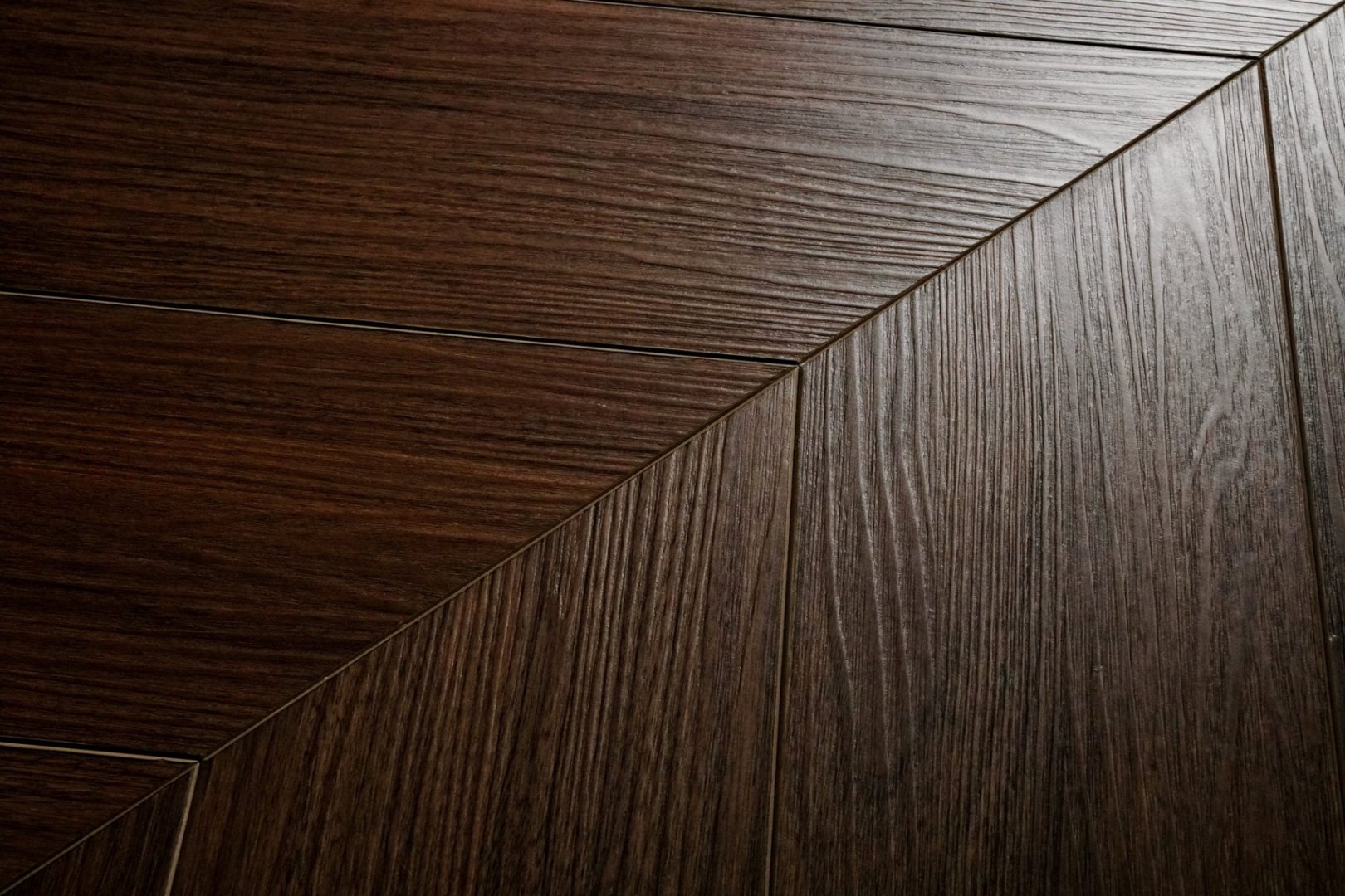 Плитка ПВХ клеевая Damy Floor Блуа Chevron  600х127х2,5 (3,048м2), 4V фаска