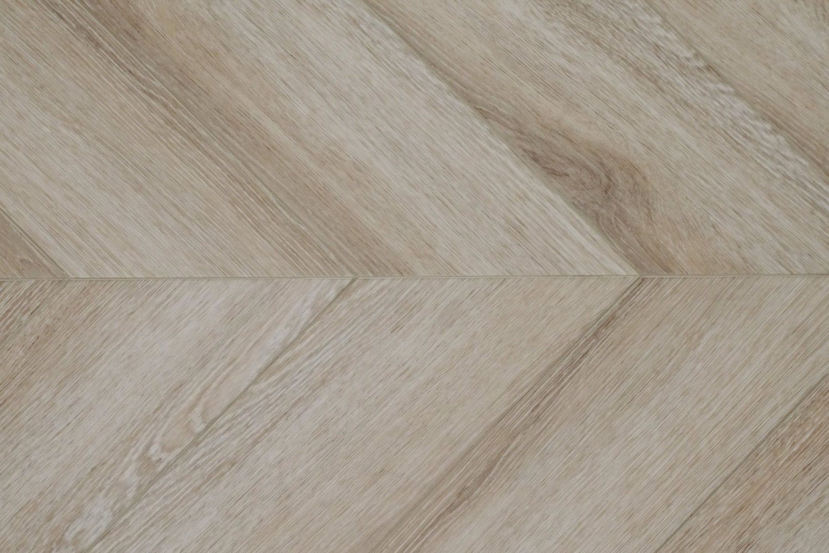 Плитка ПВХ клеевая Damy Floor Пале-Рояль Chevron  600х127х2,5 (3,048м2), 4V фаска