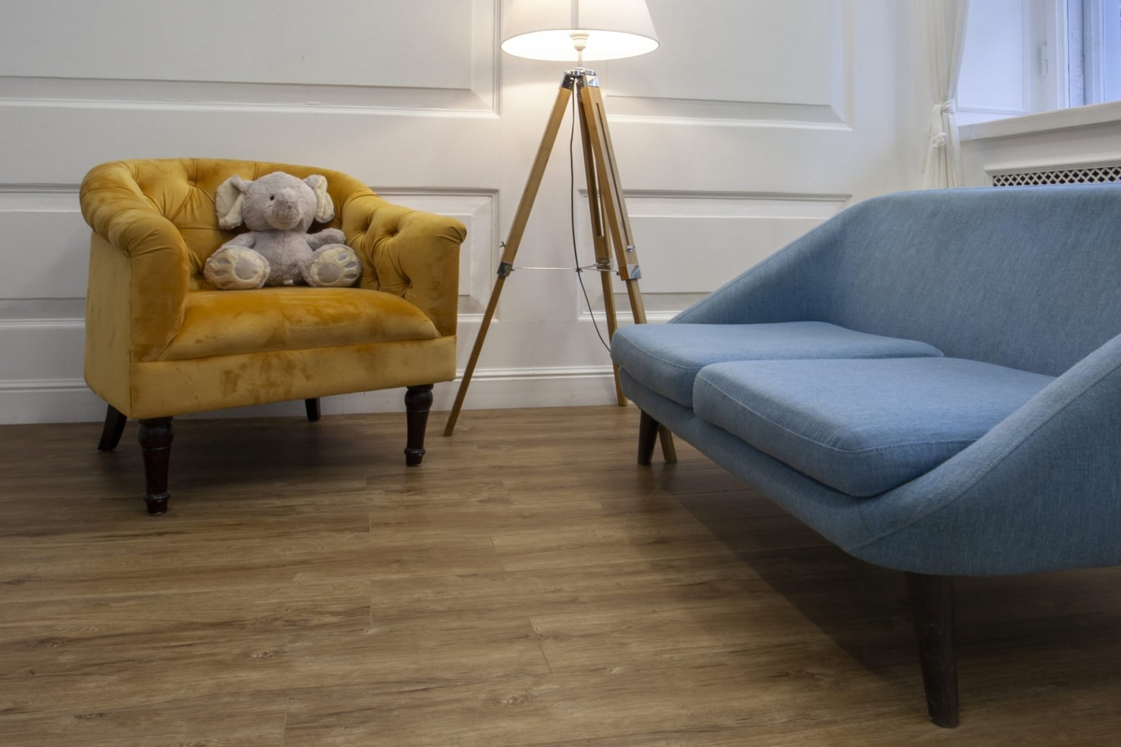 Плитка ПВХ клеевая Damy Floor Дуб Имбирный Family  1227х187х2,5 (4,13м2), 4V фаска