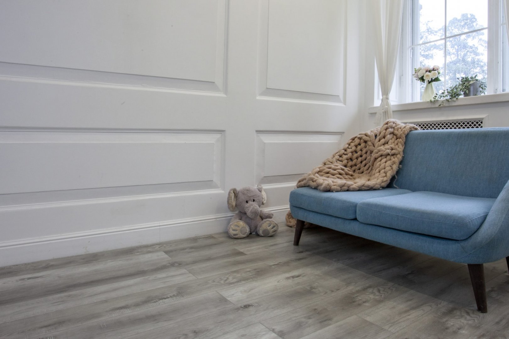 Плитка ПВХ клеевая Damy Floor Дуб Рустикальный Cерый Family  1227х187х2,5 (4,13м2), 4V фаска